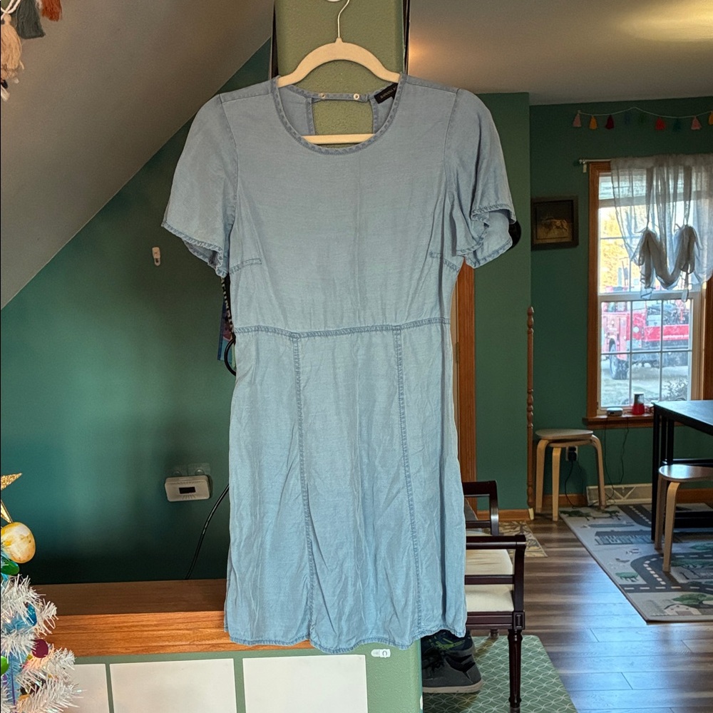 Banana Republic Light Blue Short Sleeve Casual Women's Dress.